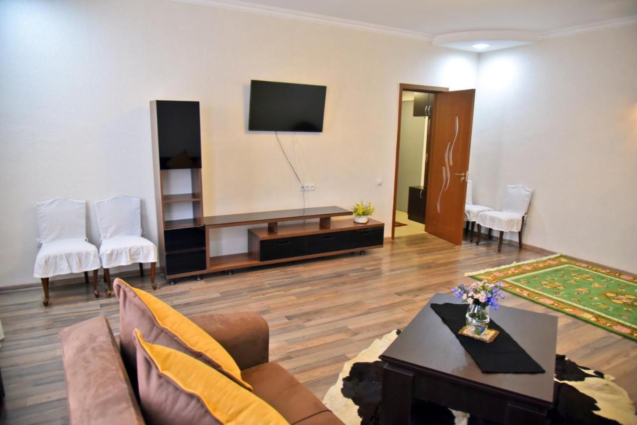 Apartament Robo *